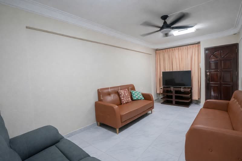 456 Ang Mo Kio Avenue 10 HDB Flat For Sale at S$ 390,000 | PropertyGuru Singapore - Living Room