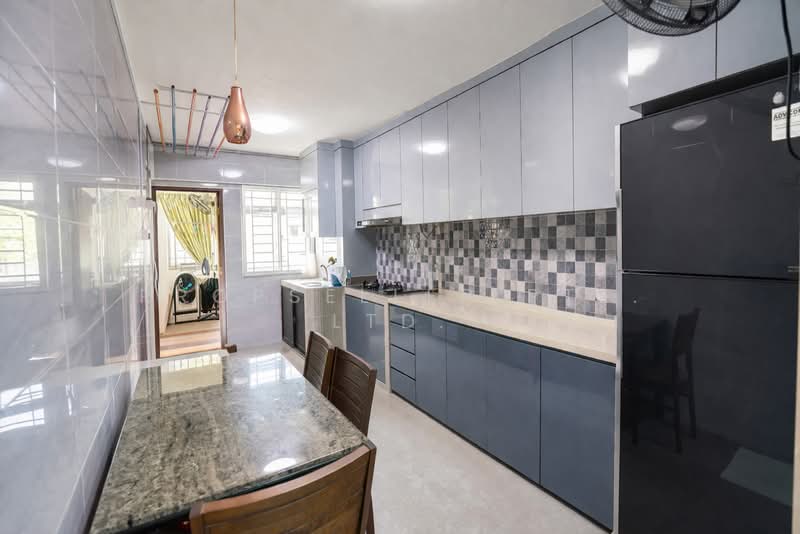 456 Ang Mo Kio Avenue 10 HDB Flat For Sale at S$ 390,000 | PropertyGuru Singapore - Kitchen