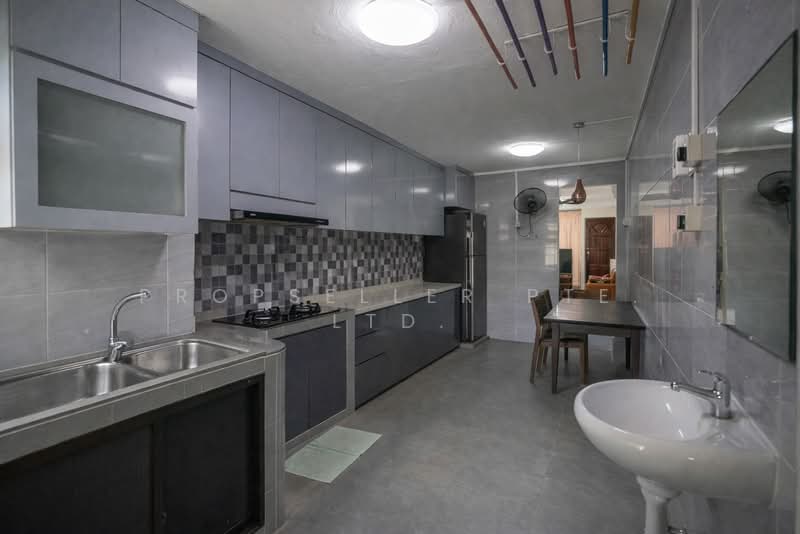 456 Ang Mo Kio Avenue 10 HDB Flat For Sale at S$ 390,000 | PropertyGuru Singapore - Kitchen