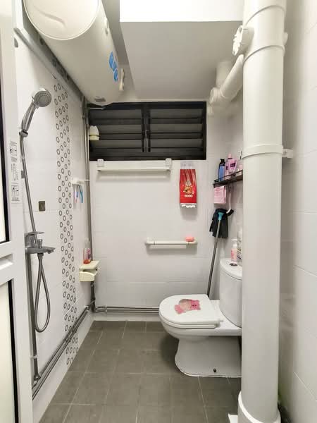 145 Jalan Bukit Merah, 145 Jalan Bukit Merah, 2 Bedrooms, 721 sqft, HDB Flat For Rent, by Jim Tan, 500086773 - Common Bathroom - PropertyGuru.com.sg