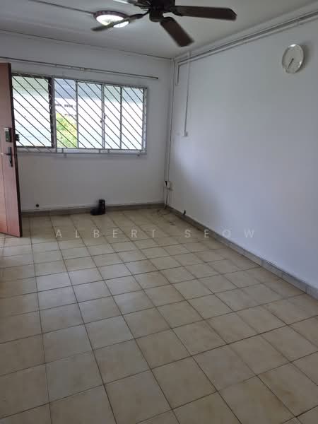 223 Pending Road HDB Flat For Sale at S$ 440,000 | PropertyGuru Singapore - Living Room 