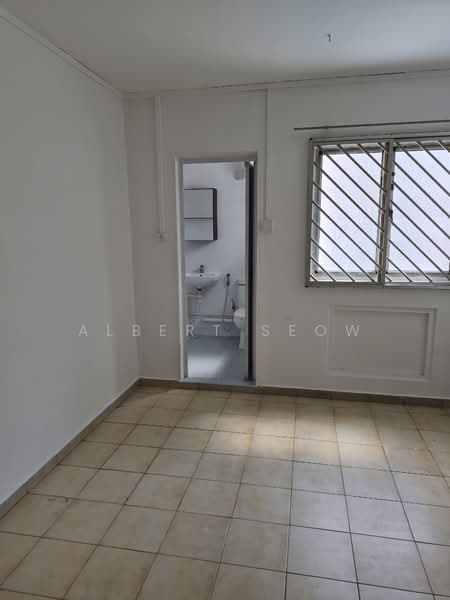 223 Pending Road HDB Flat For Sale at S$ 440,000 | PropertyGuru Singapore - Master Bedroom + Bathroom