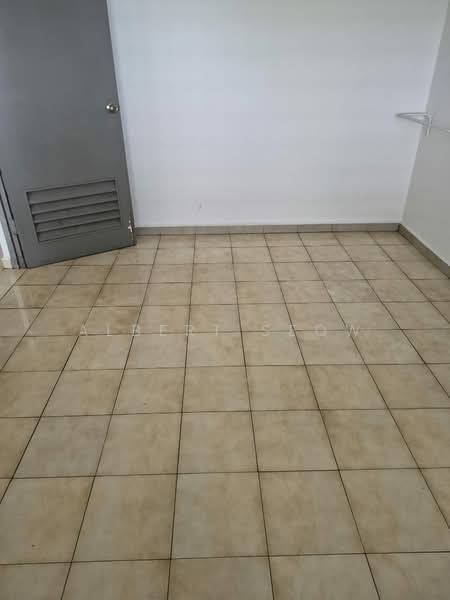223 Pending Road, 223 Pending Road, 2 Bedrooms, 786 sqft, HDB Flat For Sale, by Albert Seow, 500086786 - Common Bedroom - PropertyGuru.com.sg