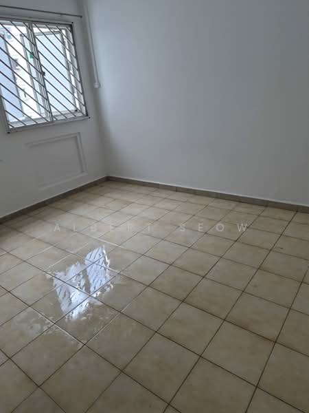 223 Pending Road, 223 Pending Road, 2 Bedrooms, 786 sqft, HDB Flat For Sale, by Albert Seow, 500086786 - Master Bedroom - PropertyGuru.com.sg