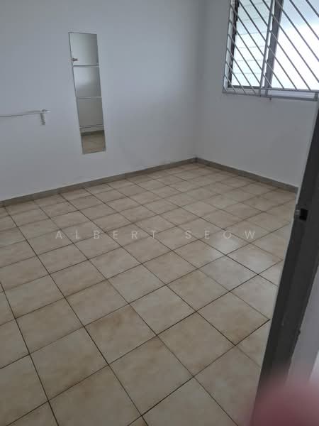 223 Pending Road, 223 Pending Road, 2 Bedrooms, 786 sqft, HDB Flat For Sale, by Albert Seow, 500086786 - Common Bedroom - PropertyGuru.com.sg