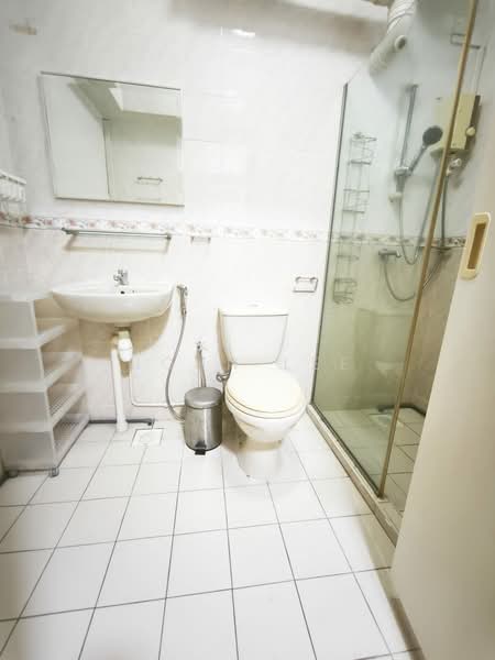 18 Cantonment Close HDB Flat For Sale at S$ 980,000 | PropertyGuru Singapore - Bathroom