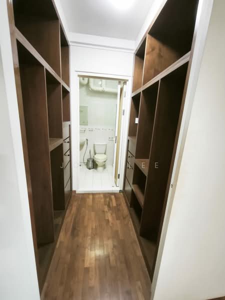 18 Cantonment Close HDB Flat For Sale at S$ 980,000 | PropertyGuru Singapore - Bathroom
