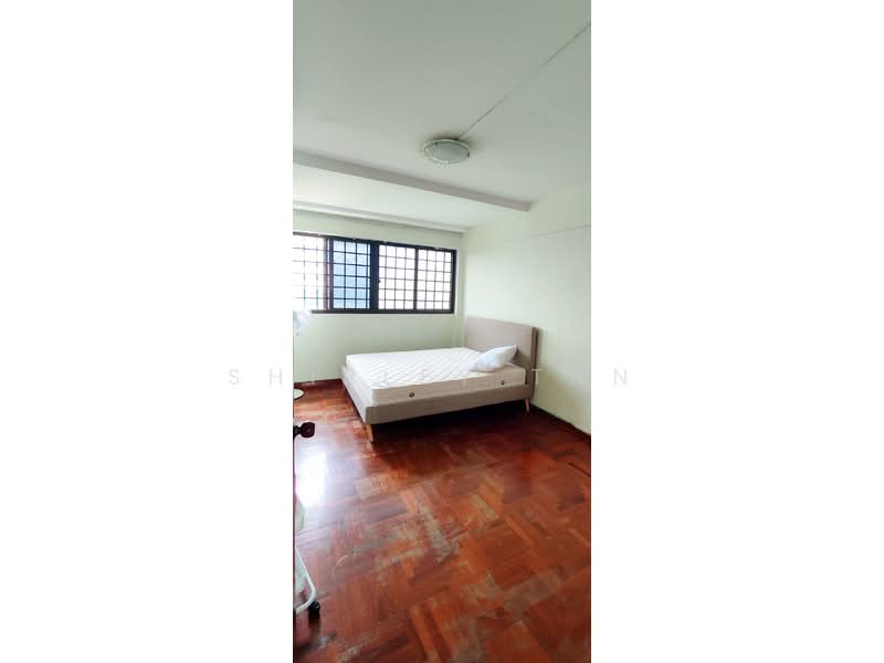 310 Hougang Avenue 5 HDB Flat For Sale at S$ 725,000 | PropertyGuru Singapore - Bedroom 3 view 1