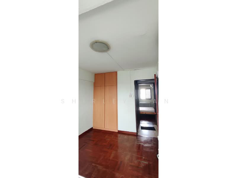 310 Hougang Avenue 5 HDB Flat For Sale at S$ 725,000 | PropertyGuru Singapore - Bedroom 3 view 2