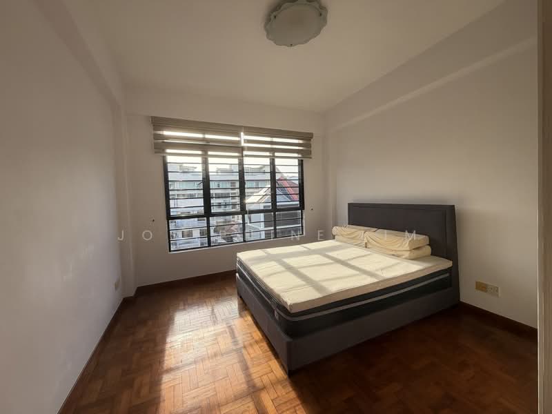 Casa Sarina Condominium For Sale at S$ 1,068,000 | PropertyGuru Singapore - Master Bedroom