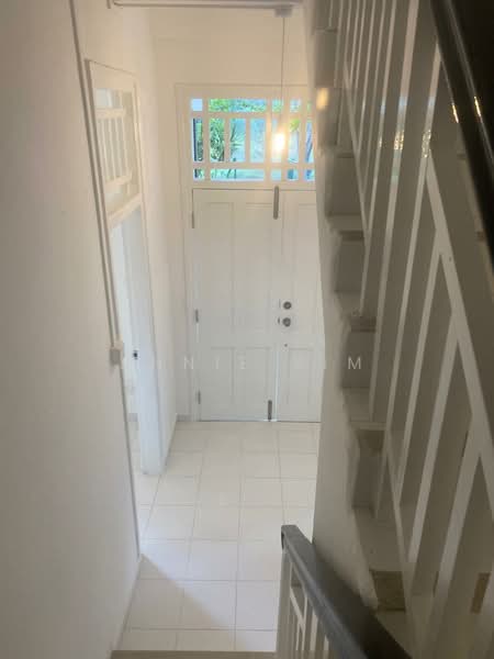 16 Weyhill Close, Along Portsdown Road, 4 Bedrooms, 1,615 sqft, Conservation House For Rent, by Annie Sim, 500086827 - Entrance - PropertyGuru.com.sg