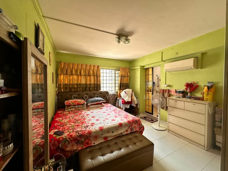 705 Jurong West Street 71 HDB Flat For Sale at S$ 545,000 | PropertyGuru Singapore - Bedroom