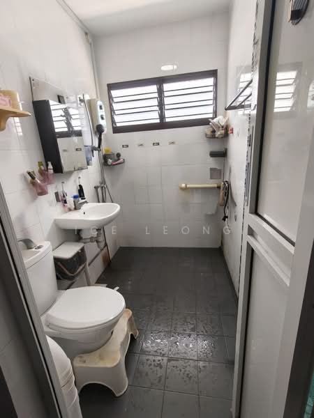 851 Tampines Street 83, 851 Tampines Street 83, 3 Bedrooms, 1,119 sqft, HDB Flat For Sale, by Ice Leong, 500086830 - Bathroom - PropertyGuru.com.sg