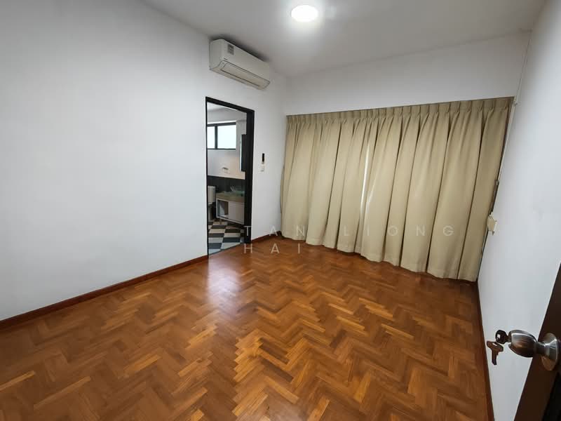 The Inglewood, The Inglewood, 5 Bedrooms, 2,800 sqft, Terraced House For Rent, by Jason Tan Liong Hai, 500086832 - Bedroom 4 - PropertyGuru.com.sg
