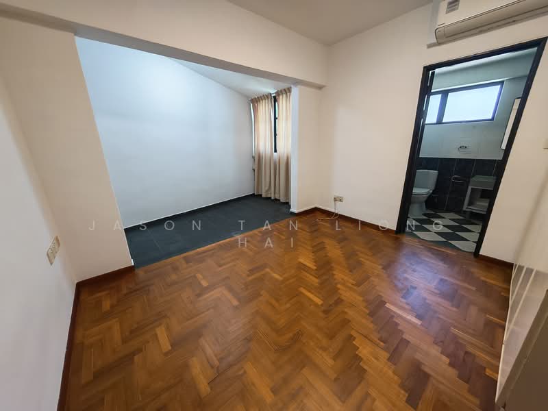 The Inglewood, The Inglewood, 5 Bedrooms, 2,800 sqft, Terraced House For Rent, by Jason Tan Liong Hai, 500086832 - Bathroom 5 - PropertyGuru.com.sg