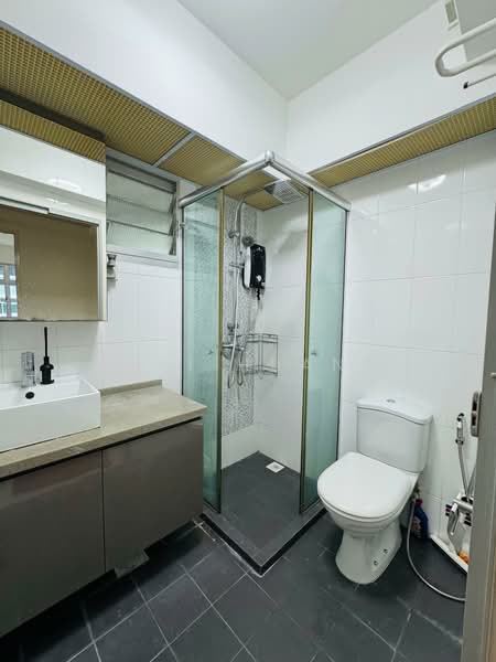 163A Rivervale Crescent, 163A Rivervale Crescent, 3 Bedrooms, 1,001 sqft, HDB Flat For Rent, by Fifi Huang, 500086844 - Bathroom - PropertyGuru.com.sg