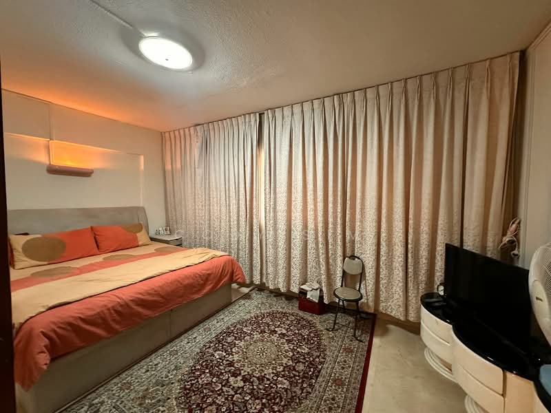 405 Jurong West Street 42 HDB Flat For Sale at S$ 830,000 | PropertyGuru Singapore - Bedroom