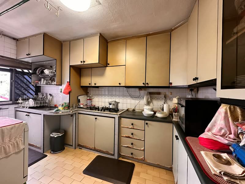 405 Jurong West Street 42 HDB Flat For Sale at S$ 830,000 | PropertyGuru Singapore - Kitchen