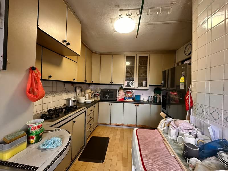 405 Jurong West Street 42 HDB Flat For Sale at S$ 830,000 | PropertyGuru Singapore - Kitchen