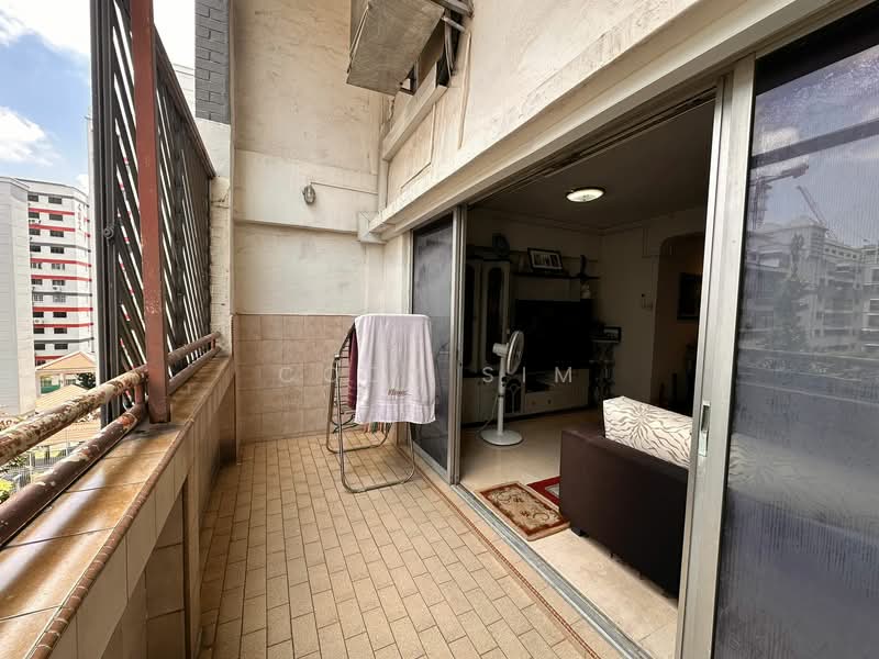 405 Jurong West Street 42 HDB Flat For Sale at S$ 830,000 | PropertyGuru Singapore - Balcony