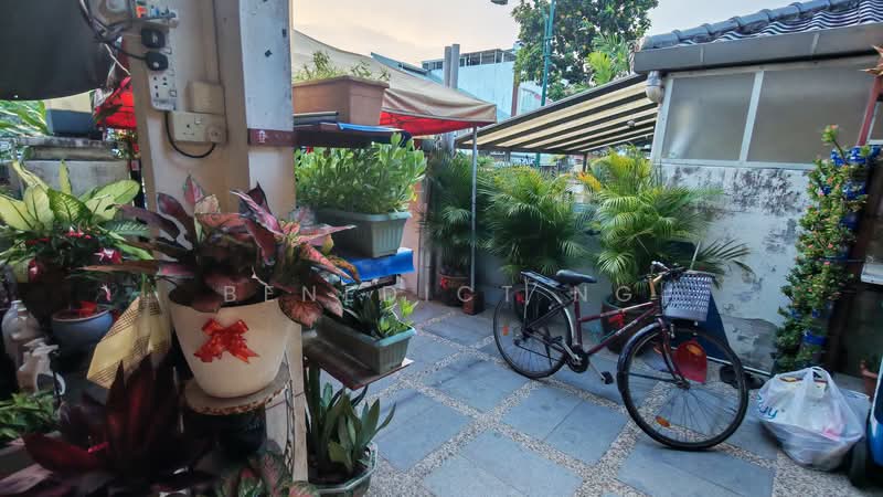 Thomson Garden Estate, Jalan Rabu, 4 Bedrooms, 3,000 sqft, Semi-Detached House For Rent, by Benedict Ng, 500086866 - Exterior - PropertyGuru.com.sg