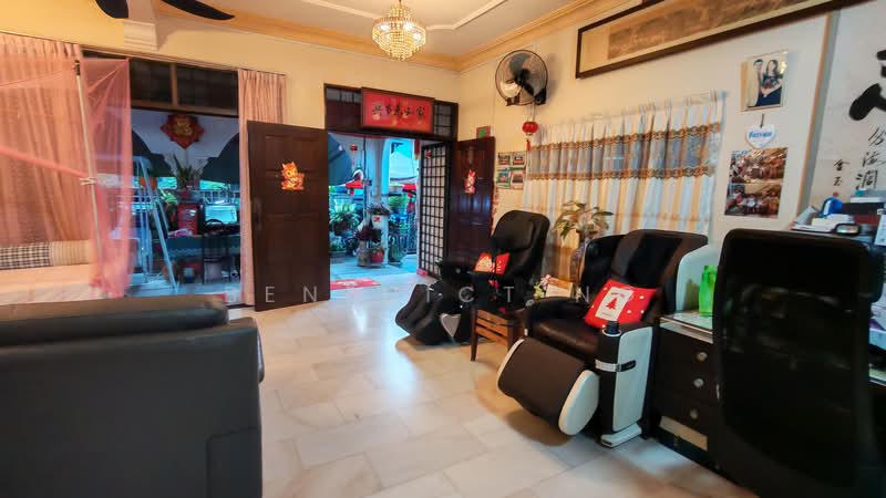 Thomson Garden Estate, Jalan Rabu, 4 Bedrooms, 3,000 sqft, Semi-Detached House For Rent, by Benedict Ng, 500086866 - Living Room - PropertyGuru.com.sg