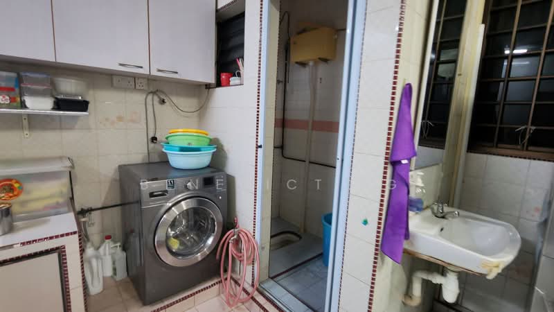 Thomson Garden Estate, Jalan Rabu, 4 Bedrooms, 3,000 sqft, Semi-Detached House For Rent, by Benedict Ng, 500086866 - Bathroom - PropertyGuru.com.sg