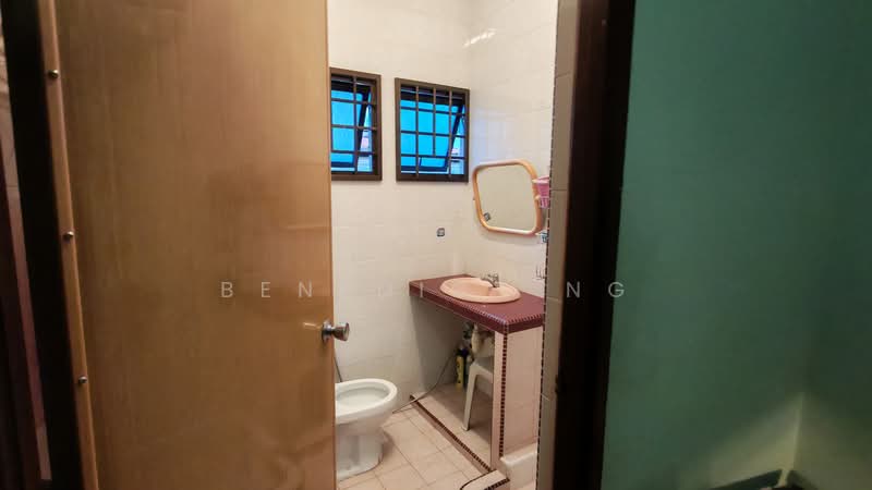 Thomson Garden Estate, Jalan Rabu, 4 Bedrooms, 3,000 sqft, Semi-Detached House For Rent, by Benedict Ng, 500086866 - Bathroom - PropertyGuru.com.sg