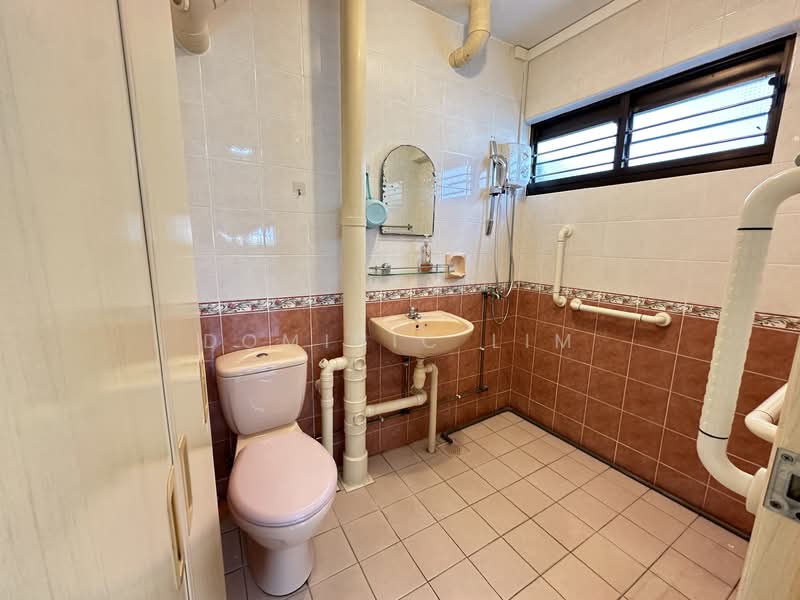 37 Marsiling Drive HDB Flat For Sale at S$ 550,000 | PropertyGuru Singapore - Bathroom