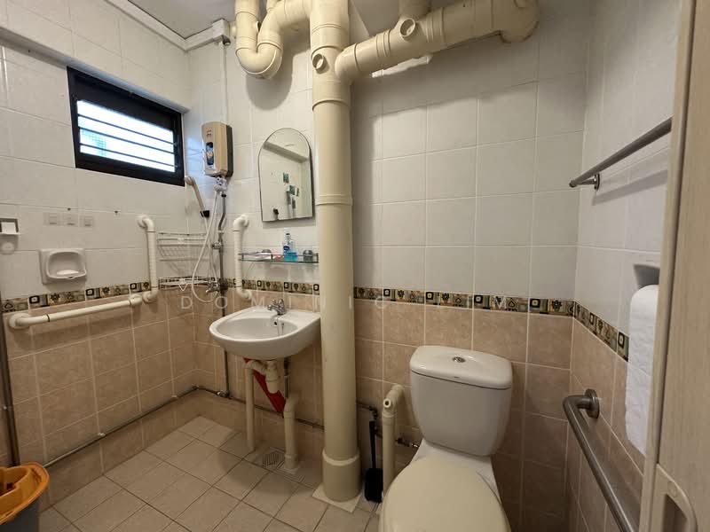 37 Marsiling Drive HDB Flat For Sale at S$ 550,000 | PropertyGuru Singapore - Bathroom
