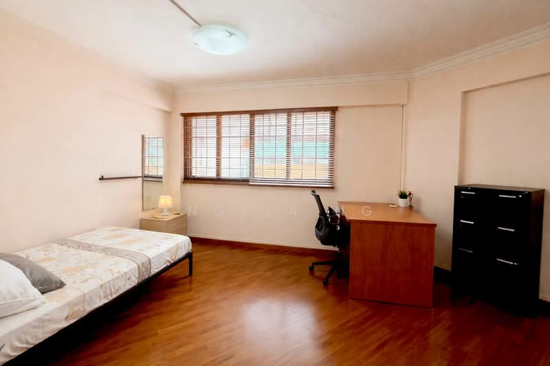 707 Hougang Avenue 2 HDB Flat For Sale at S$ 728,000 | PropertyGuru Singapore - Bedroom