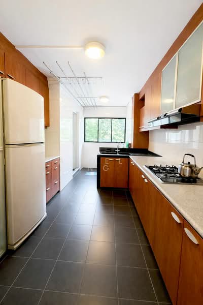 707 Hougang Avenue 2 HDB Flat For Sale at S$ 728,000 | PropertyGuru Singapore - Kitchen