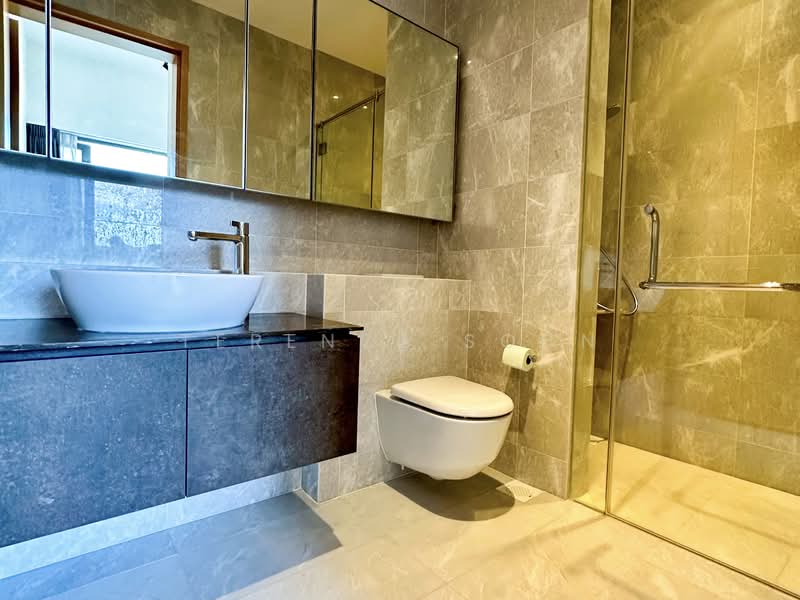 Pollen & Bleu, 17 Farrer Drive, 3 Bedrooms, 2,045 sqft, Condominium For Rent, by Terence Soon, 500086896 - Bathroom - PropertyGuru.com.sg