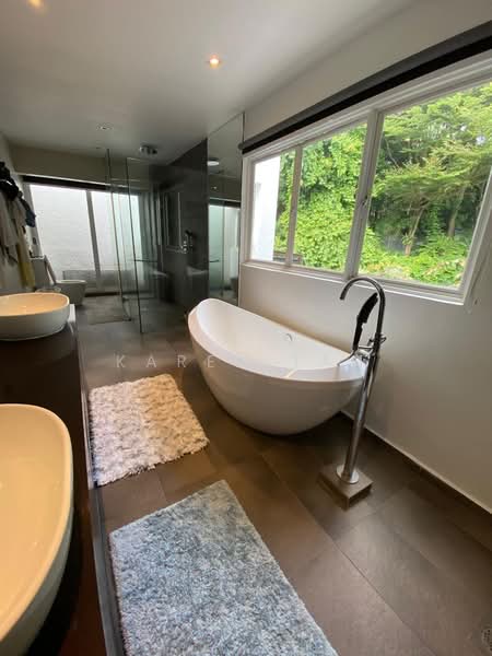 Duchess Ave, Duchess Ave, 5 Bedrooms, 3,200 sqft, Semi-Detached House For Rent, by Karen Tan, 500086904 - Master Bathroom - PropertyGuru.com.sg