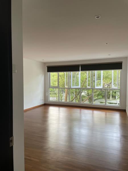 Duchess Ave, Duchess Ave, 5 Bedrooms, 3,200 sqft, Semi-Detached House For Rent, by Karen Tan, 500086904 - Master room  - PropertyGuru.com.sg