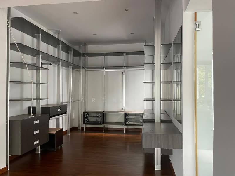 Duchess Ave, Duchess Ave, 5 Bedrooms, 3,200 sqft, Semi-Detached House For Rent, by Karen Tan, 500086904 - Master walk in wardrobe  - PropertyGuru.com.sg