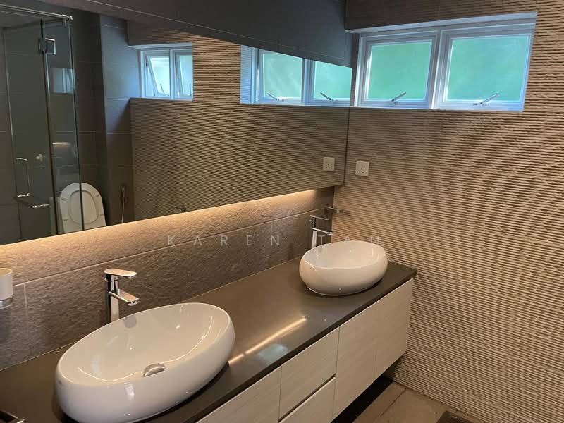 Duchess Ave, Duchess Ave, 5 Bedrooms, 3,200 sqft, Semi-Detached House For Rent, by Karen Tan, 500086904 - Bathroom - PropertyGuru.com.sg
