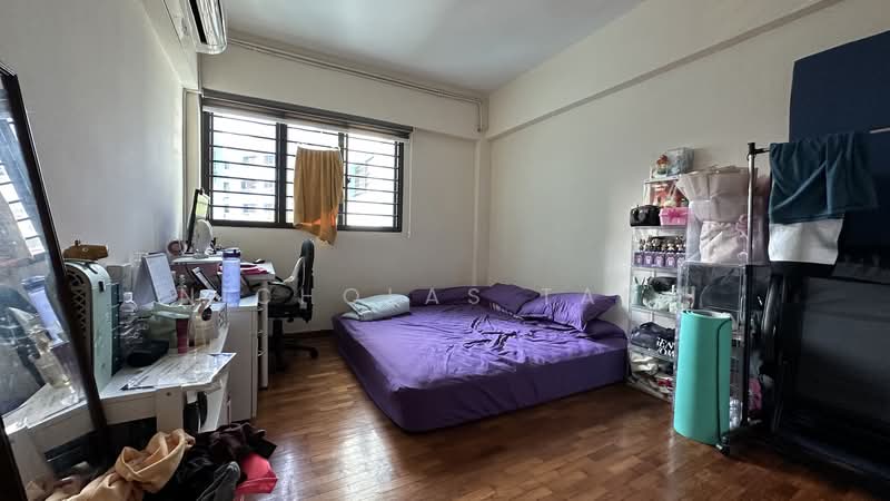 277 Tampines Street 22 HDB Flat For Sale at S$ 630,000 | PropertyGuru Singapore - Bedroom 1