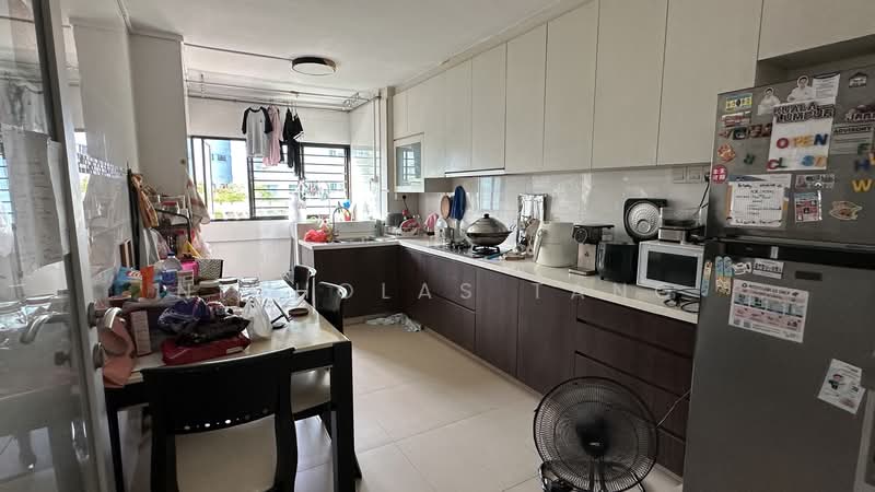 277 Tampines Street 22 HDB Flat For Sale at S$ 630,000 | PropertyGuru Singapore - Kitchen