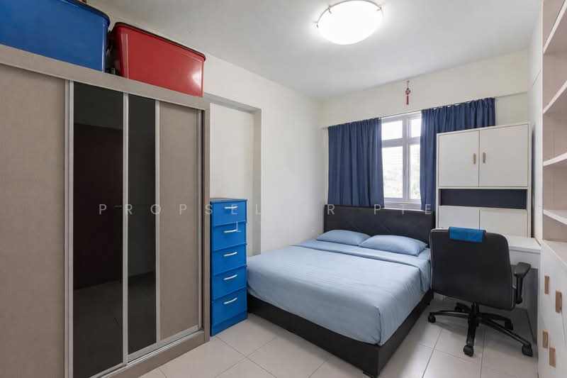 211C Punggol Walk HDB Flat For Sale at S$ 650,000 | PropertyGuru Singapore - Bedroom