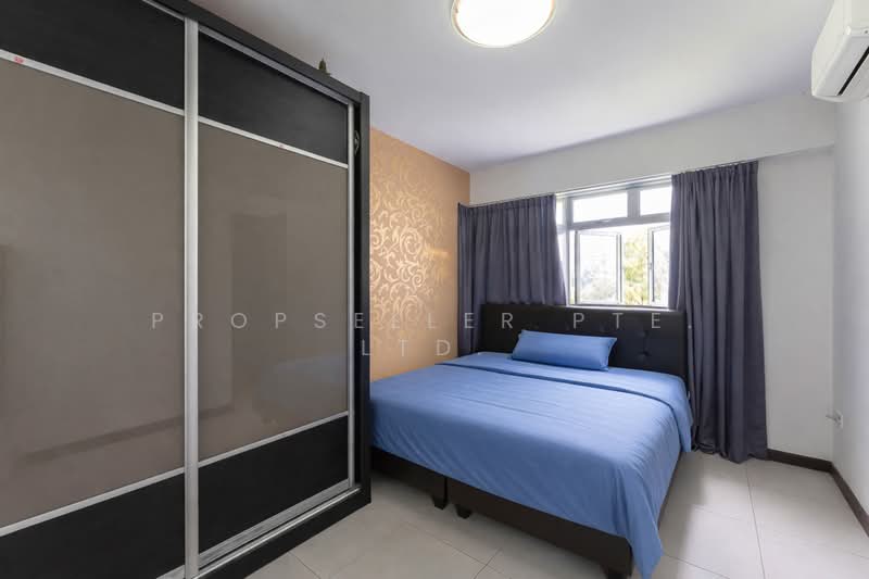 211C Punggol Walk HDB Flat For Sale at S$ 650,000 | PropertyGuru Singapore - Bedroom