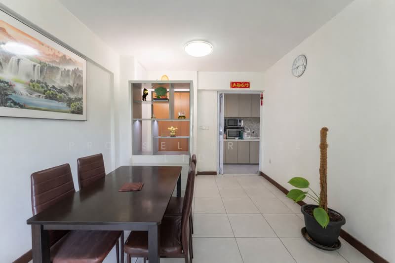 211C Punggol Walk HDB Flat For Sale at S$ 650,000 | PropertyGuru Singapore - Dining Room