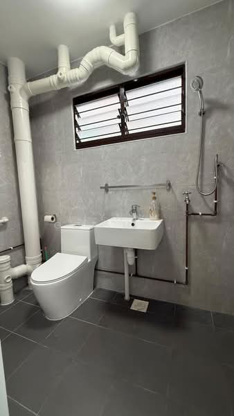 126 Simei Street 1 HDB Flat For Sale at S$ 738,000 | PropertyGuru Singapore - Bathroom