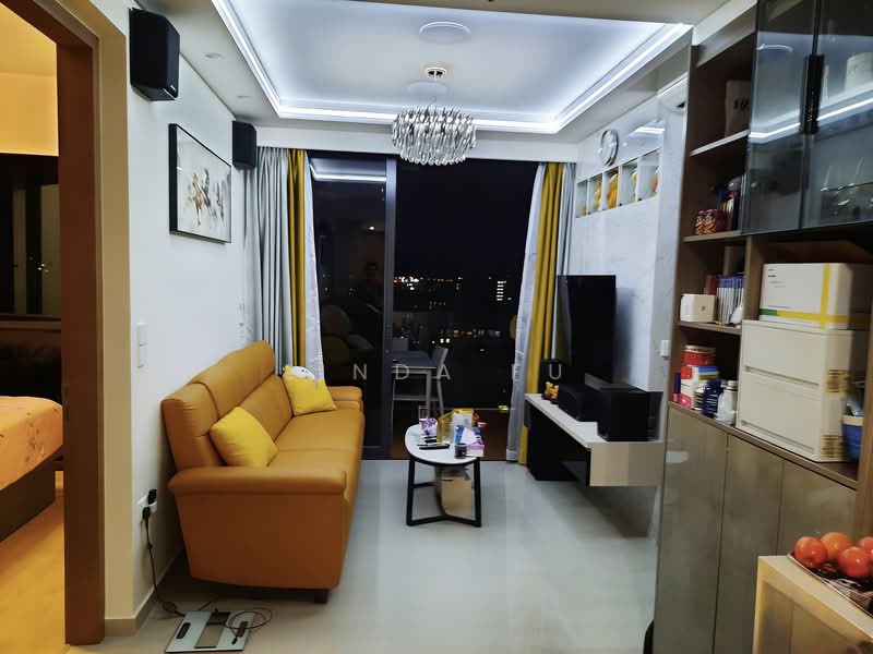 Whistler Grand Condominium For Sale at S$ 1,260,000 | PropertyGuru Singapore - Living Room