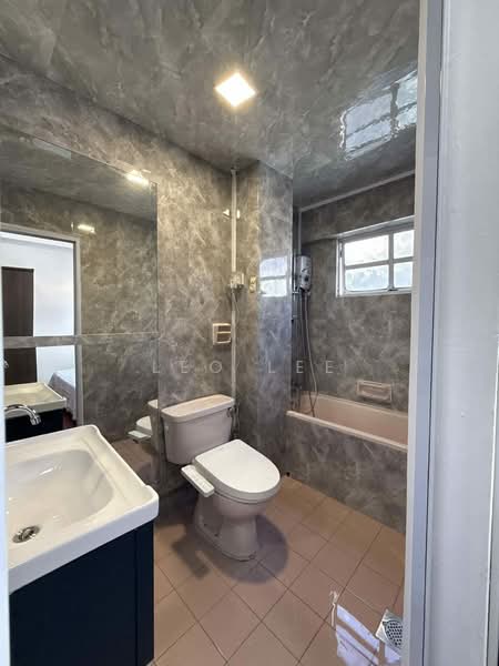 Carmi Mansion, 38 Lorong 33 Geylang, Studio, 200 sqft, Apartment For Rent, by Leo Lee, 500086930 - Bathroom - PropertyGuru.com.sg