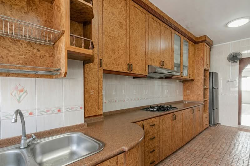 114 Yishun Ring Road HDB Flat For Sale at S$ 550,000 | PropertyGuru Singapore - Kitchen