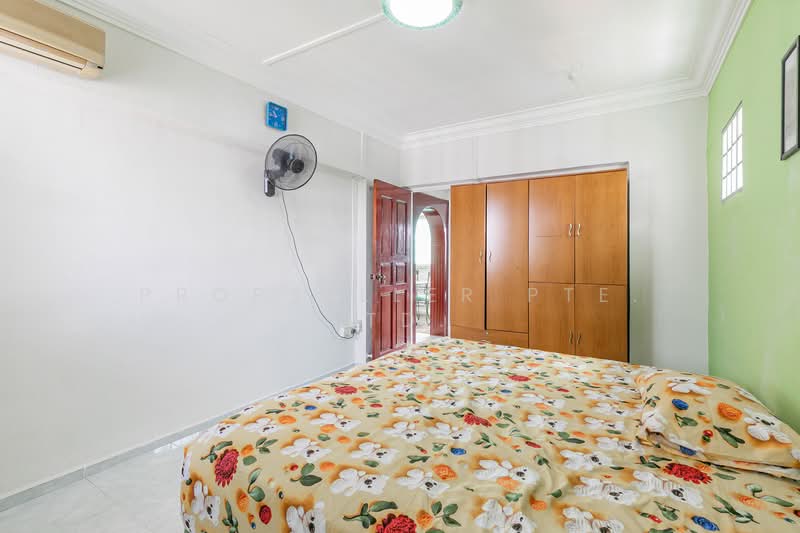 114 Yishun Ring Road HDB Flat For Sale at S$ 550,000 | PropertyGuru Singapore - Bedroom
