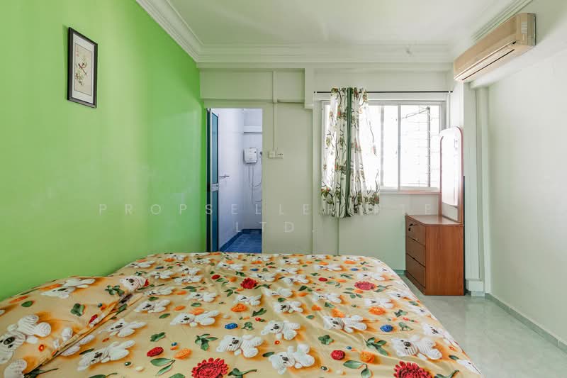 114 Yishun Ring Road HDB Flat For Sale at S$ 550,000 | PropertyGuru Singapore - Bedroom