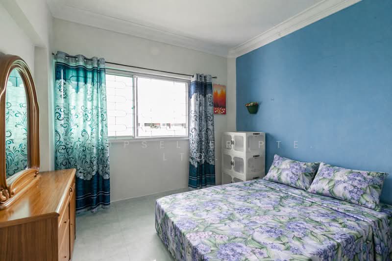 114 Yishun Ring Road HDB Flat For Sale at S$ 550,000 | PropertyGuru Singapore - Bedroom