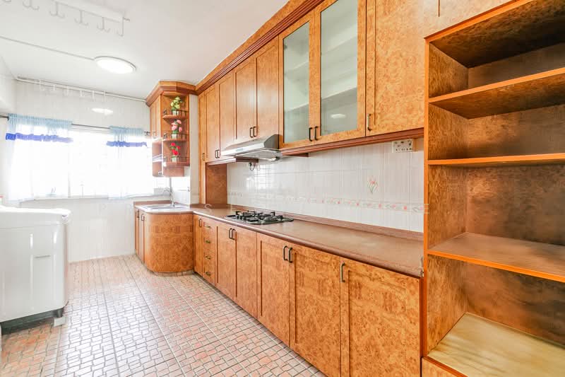 114 Yishun Ring Road HDB Flat For Sale at S$ 550,000 | PropertyGuru Singapore - Kitchen